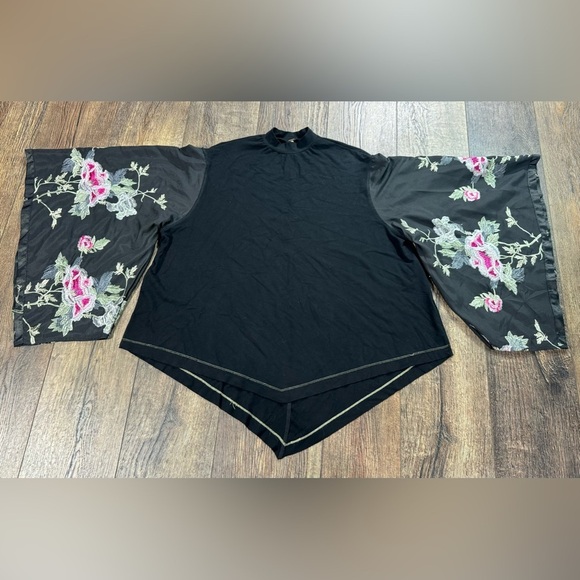 Free People Sydney’s Tuesday Top - Picture 2 of 5